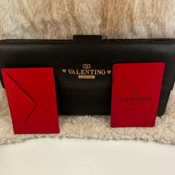 ❤️ Valentino Garavani EUC Black & Gold Long leather Wallet with COA & cards - Picture 3 of 16